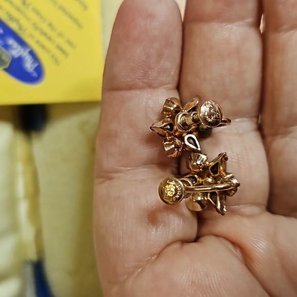 Vintage Phyllis Rhinestone Brooch & Rhinestone Screwback Earrings - Picture 6 of 6